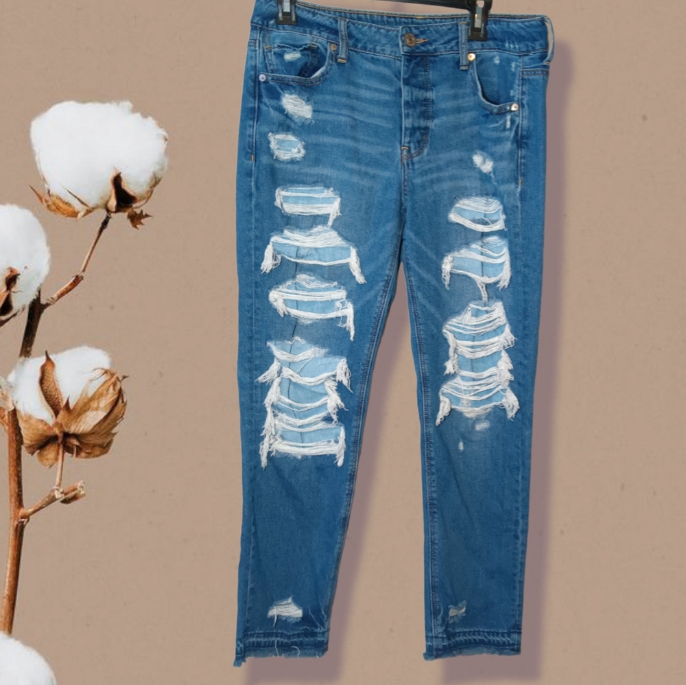 American Eagle Tomgirl Jeans Size 10